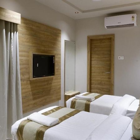 Hotel Amber Paramount Bombay Esterno foto