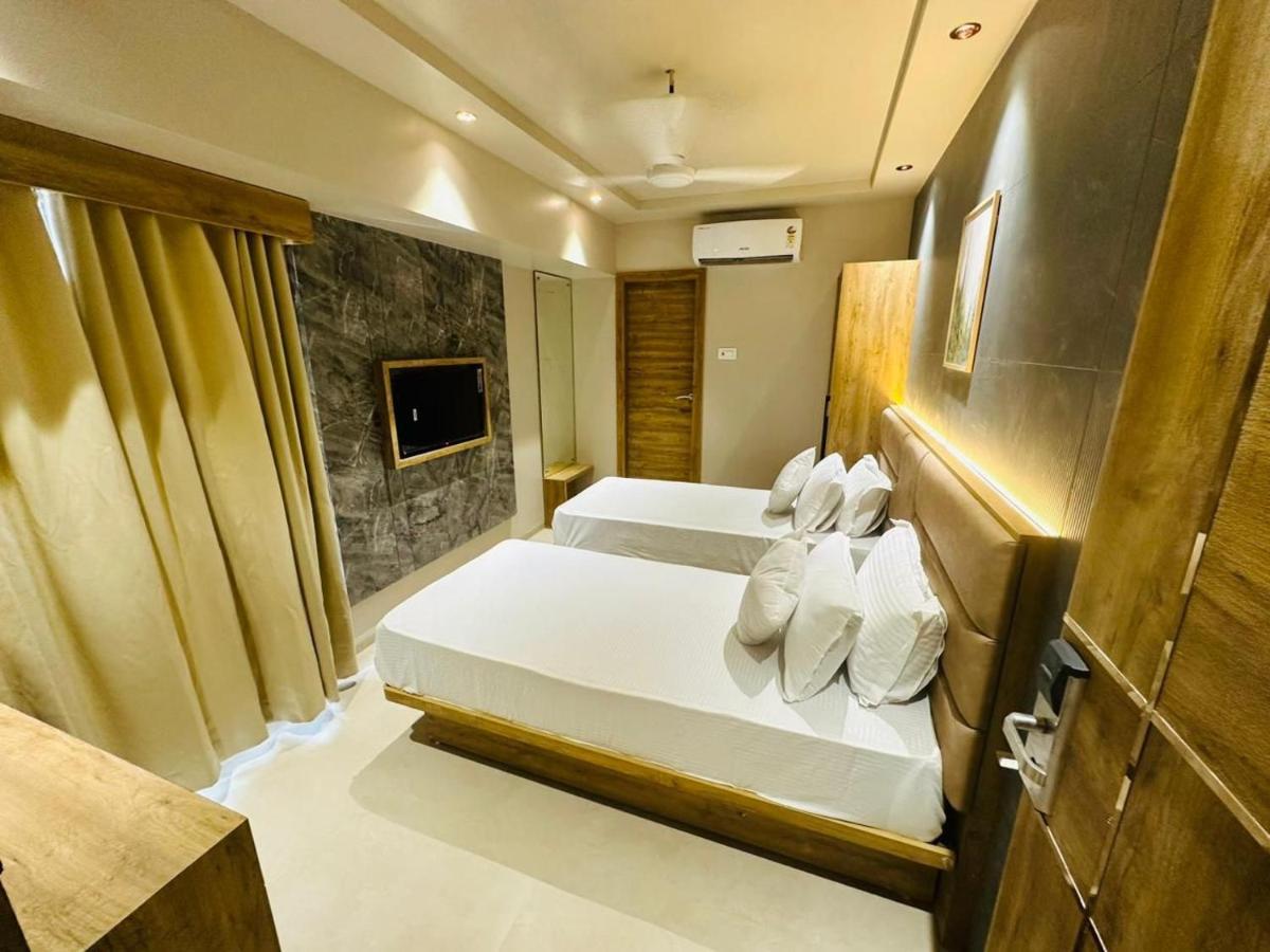 Hotel Amber Paramount Bombay Esterno foto