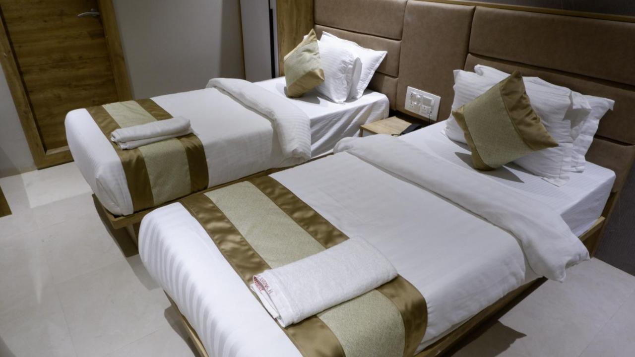 Hotel Amber Paramount Bombay Esterno foto